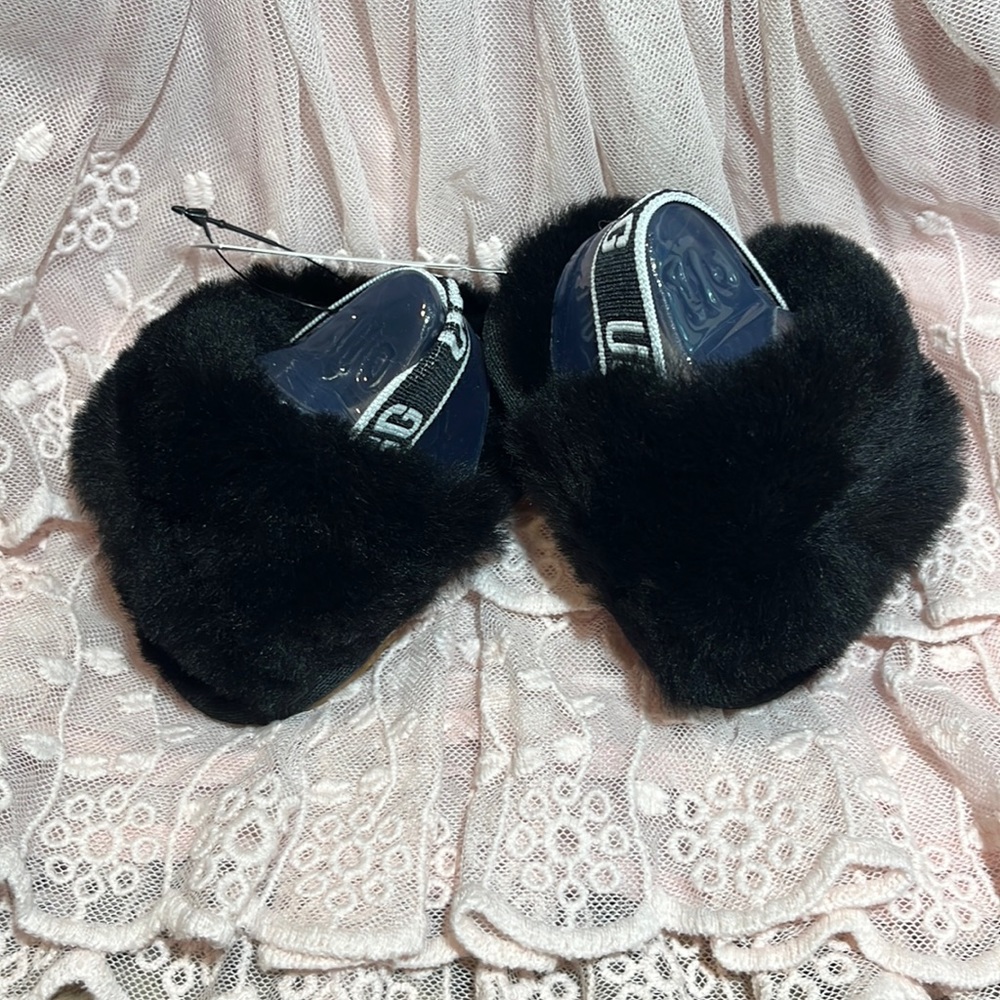 NWT UGG SLIPPERS. sz 0/1 black fuzzy.